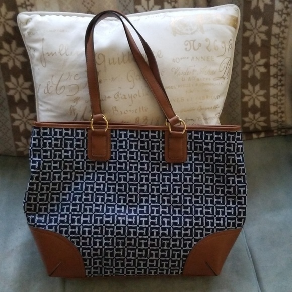 Tommy Hilfiger Tote - Picture 2 of 3